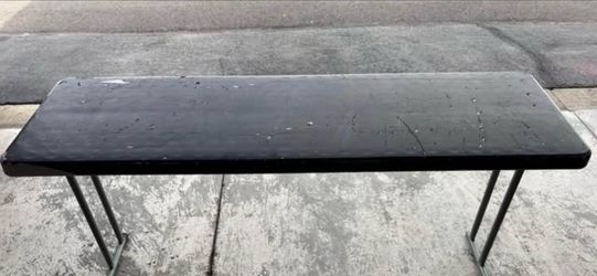Folding table
