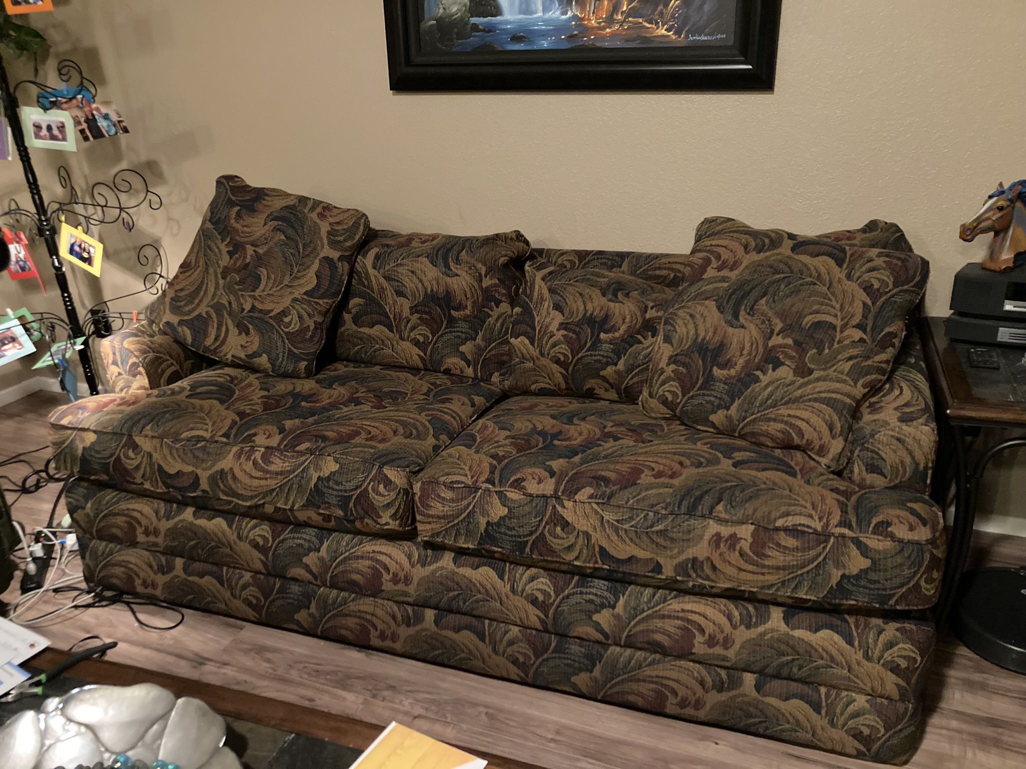 La Z Boy Couch / Hide a Bed