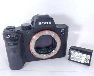 Sony Alpha A7II 24.3MP Digital Camera Body A7 II A72 A7M2 Black Mirrorless Interchangeable Lens Camera 70-300mm lens all in great condition