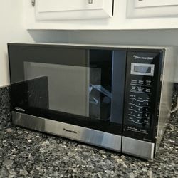 Panasonic 1.2 Inverter Microwave - Stainless Steel NN-SN67HS