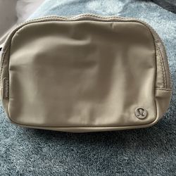 Lululemon 2L Belt Bag 