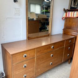 Bassett 1960s Mid Century Modern Walnut 3 Piece Bedroom Set