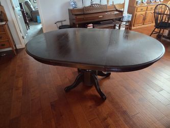 Solid oak 4'x4' dining room table with leaf