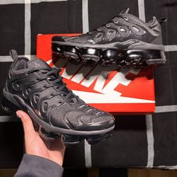 VaporMax ( Plus ) TripleBlack 
