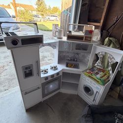 Kids Play Kitchen 