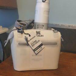 Stanley Cooler Bag And Ice flow Bottle 
