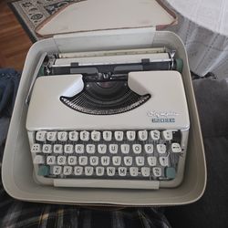 Olympia splendid 66 typewriter