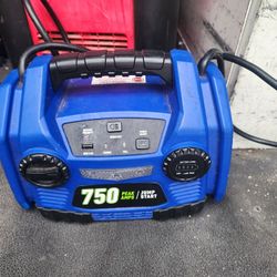 750 Peak Amp Portable Car Battery Jump Starter and Power Pack