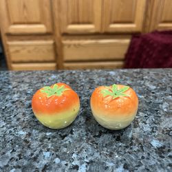 Vintage Tomato Pair Of Salt And Pepper Shakers.  Preowned Missing One Stopper 