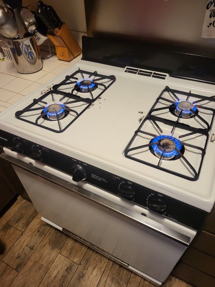 Hotpoint Gas Stove with Oven for Sale in El Cajon, CA OfferUp