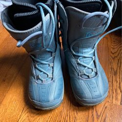LTD Women’s Snowboarding Boots