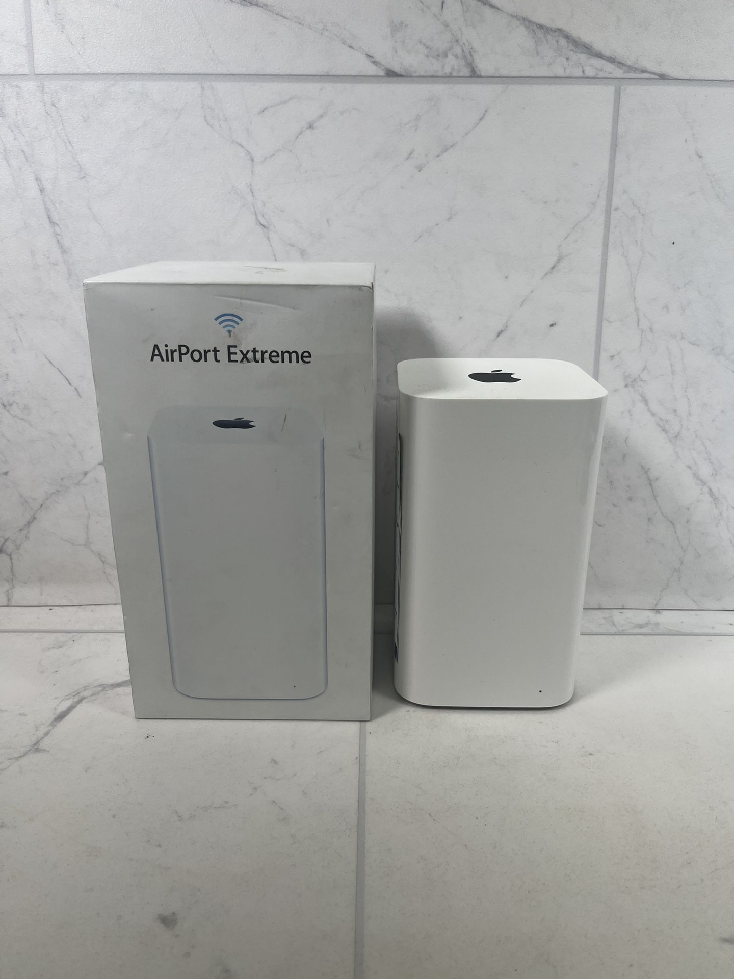 Apple Airport Extreme Router (59669-2)