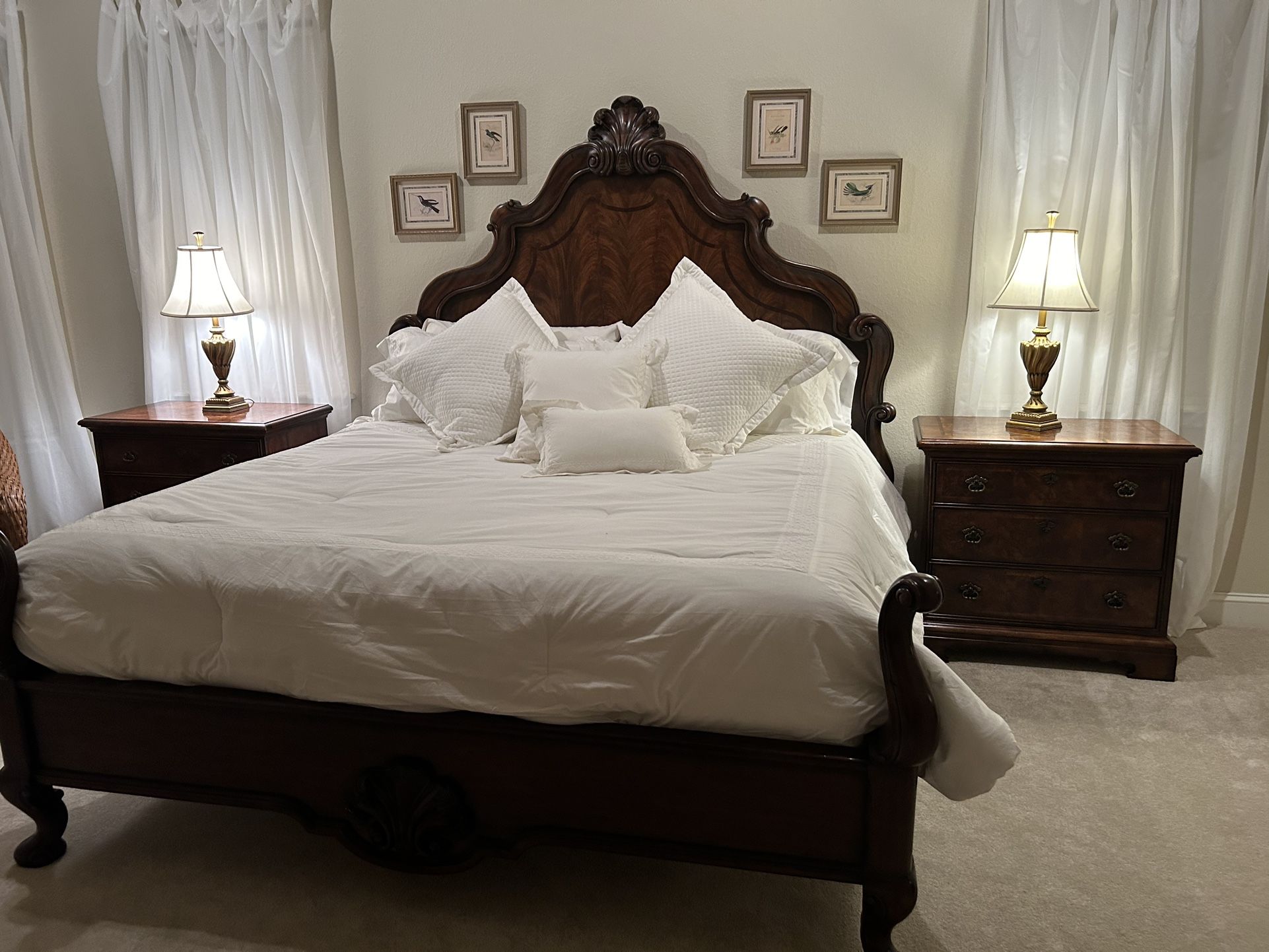 Henrendon, Thomasville Bedroom Set With Bed, 2 End Chests & 2 Lamps