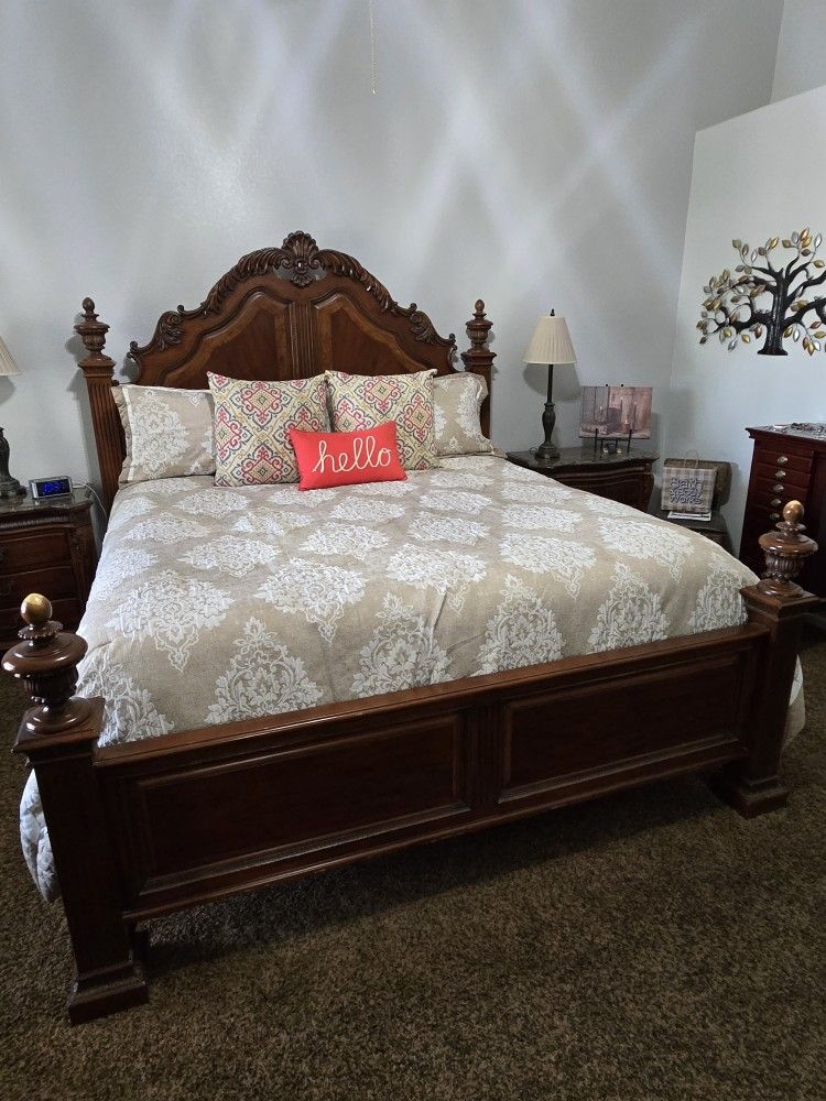 Complete Bedroom Set - King Bed, Chest Of Drawers, Nightstands And Dresser 