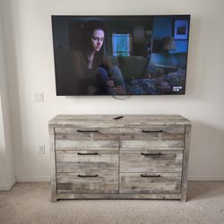 65 Inch Samsung Smart TV 