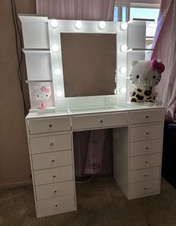 Makeup Vanity With Mirror 