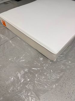 Boring Hybrid Queen Mattress - $315 (Retail: $999)