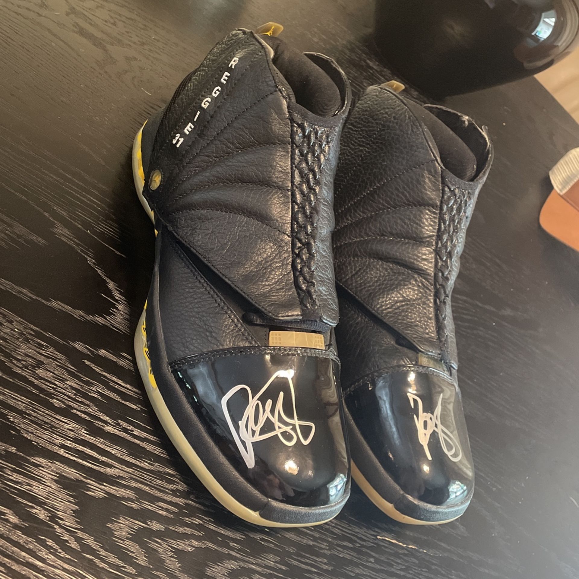 Reggie Miller Game Worn 01 Playoffs Double Auto Jordan 16 PE 1of1