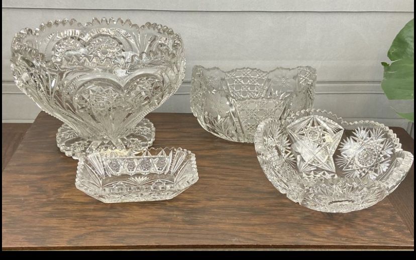 ✨Beautiful Crystal Bowls- 4 pieces!