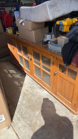Cabinet / entertainment center