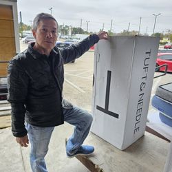 "New in box
Queen
Pillowtop Mattress included 
Same day delivery or pick up 🏢🛻" 