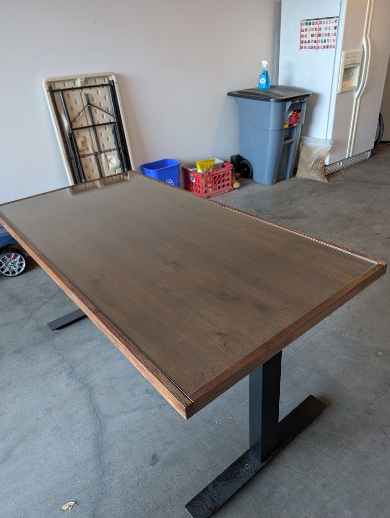 Adjustable Desk With Glass Insert