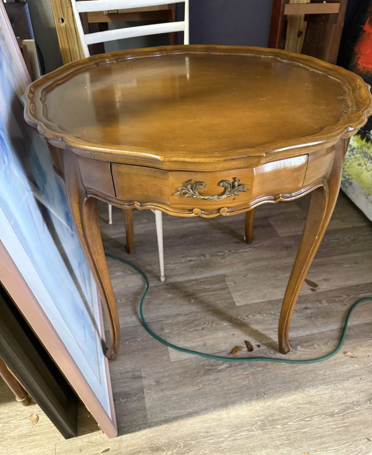 Vintage Round Table - Excellent Condition