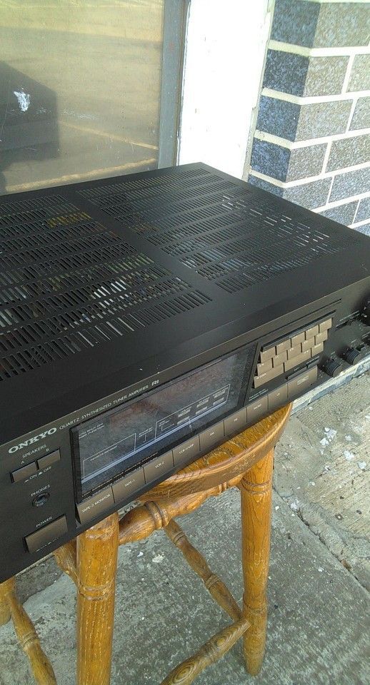ONKYO synthesised Tuner for$100(excellent condition)