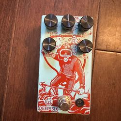 Walrus Audio Deep Six Compressor V3 Effect Pedal