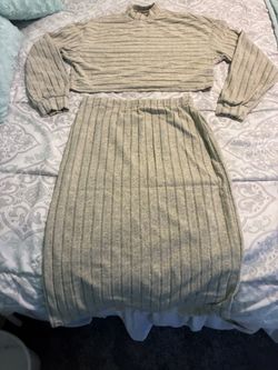 Women's 2 Pc Sweater Skirt And Top Size M, 