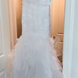 David’s Bridal White Mermaid Wedding Gown – Size 2 (NWT - never  worn)