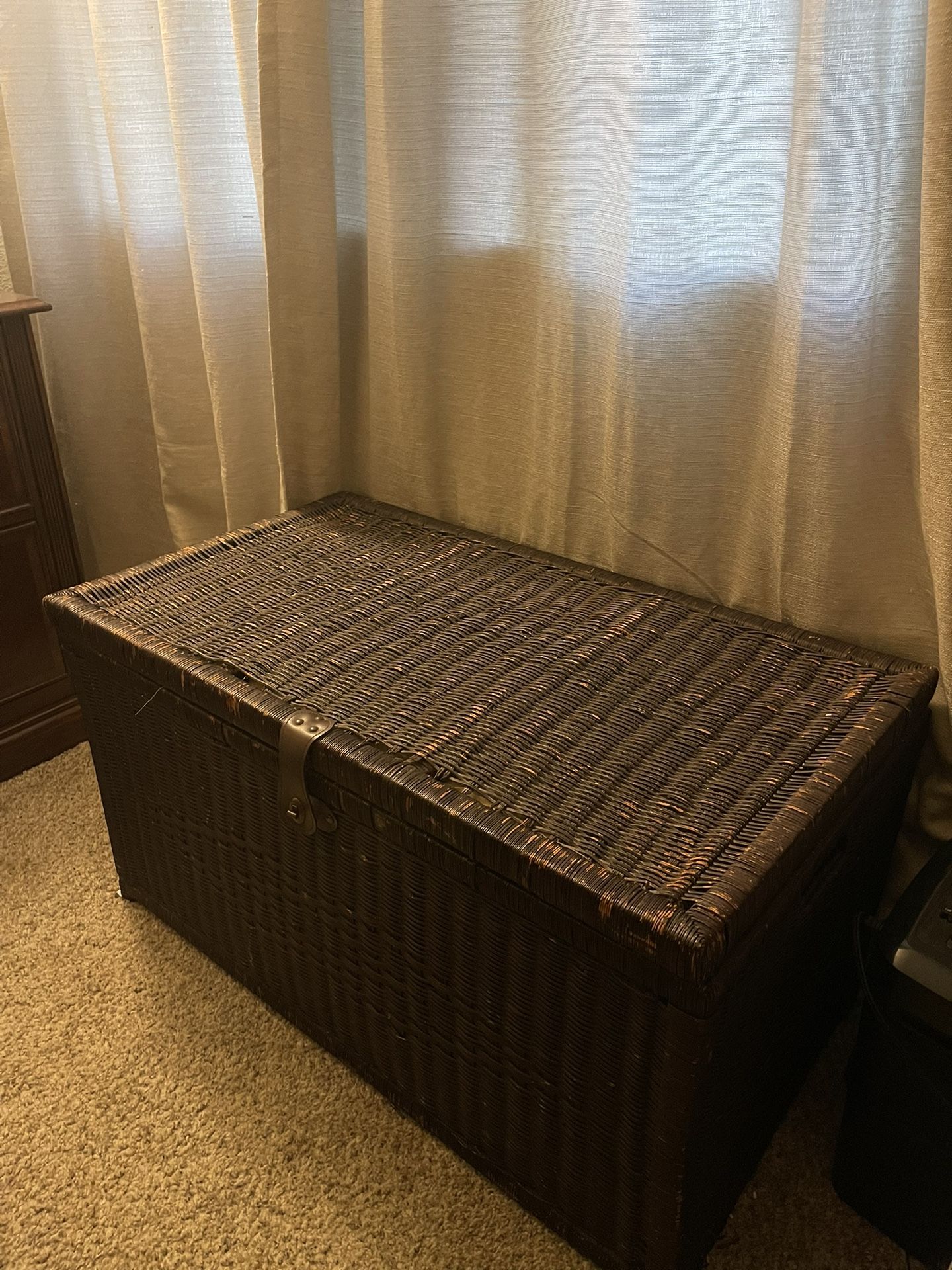 EXTRA LARGE WICKER TRUNK