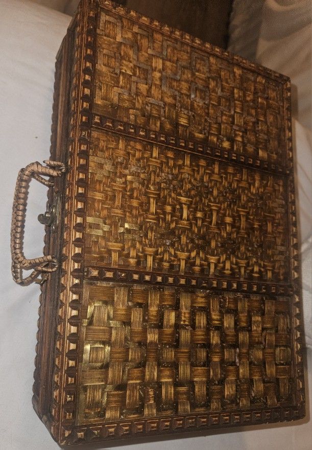 Antique Woven Case