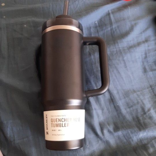 "New" Stanley The Flowstate Quencher H2.0 Tumbler