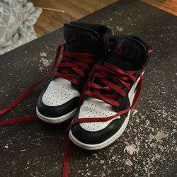 Jordan 1 Black Toe Youth Size 4