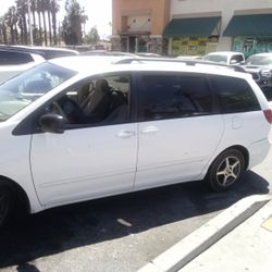 2006Toyota Sienna Minivan 