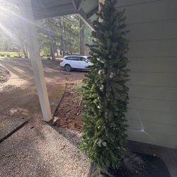 Perlite Slim Artificial Christmas Tree 6’ Tall