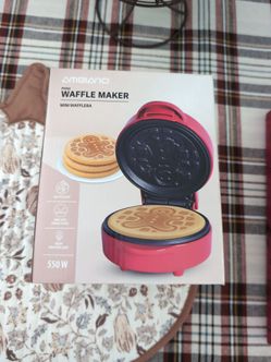 Mini waffle maker