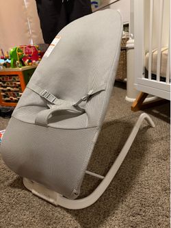 Lightweight Munchkin 2 in 1 baby bouncer