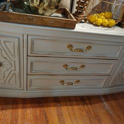 CUTE BUFFET OR TV STAND AT PICKY PINCHERS 801 TURNER ST CLEARWATER OPEN NOON TO 6 FREE DELIVERY