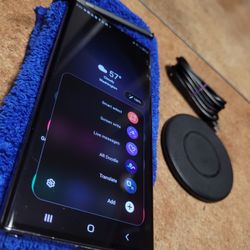📱🔥Galaxy S23 Ultra + 5G | 512GB | UNLOCKED🔓| Yup Small Crack (NOT BAD)| Works 💯% | FAST🔥📱