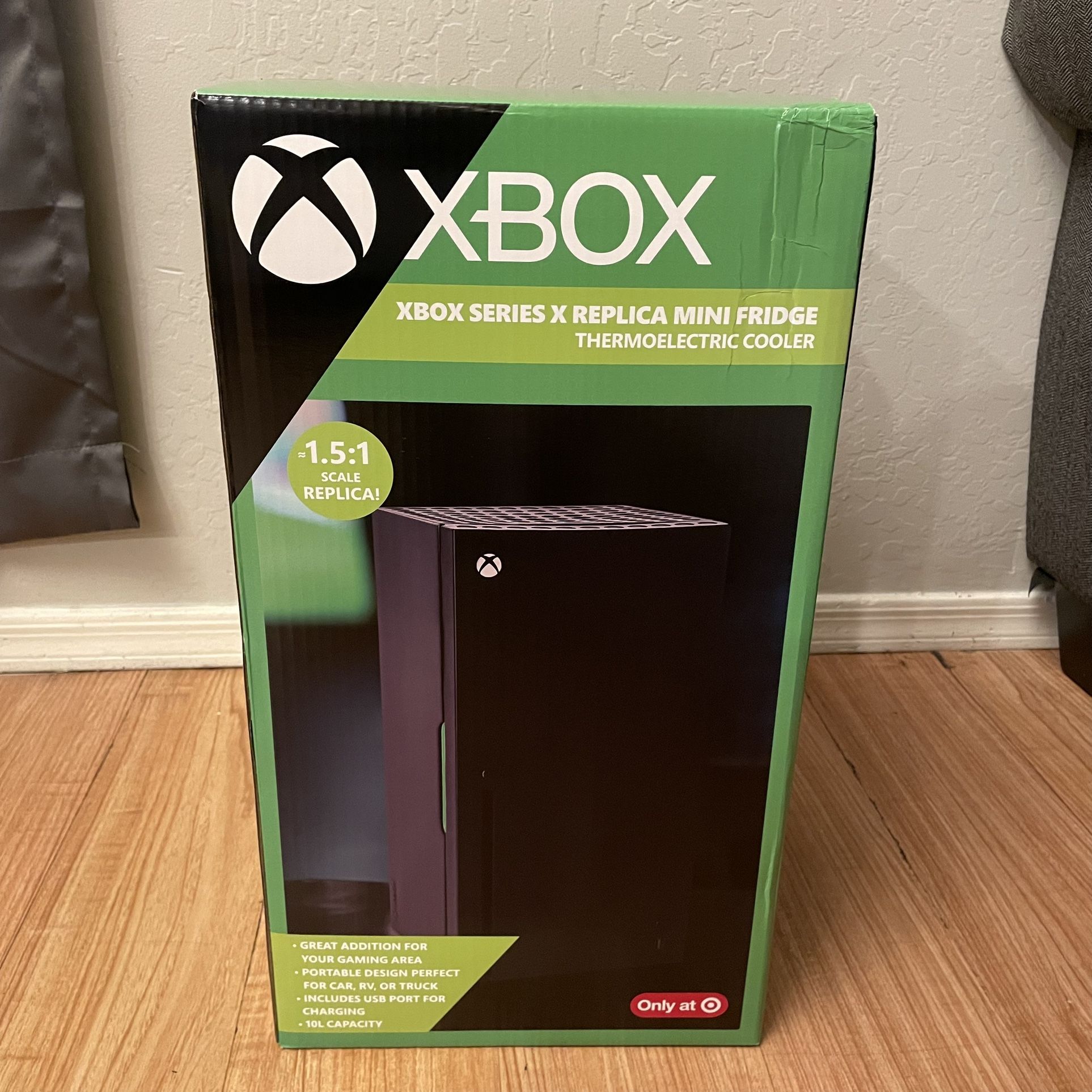 Xbox Series X Replica Mini Fridge - Xbox Series X