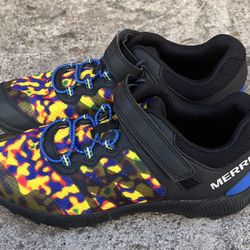 WOMENS MERRELL TRAIL RUNNING SHOES