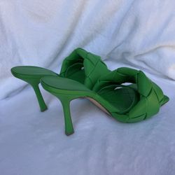 $900 Bottega Veneta BV Lido Logo Sandals. Size 8-8 1/2.