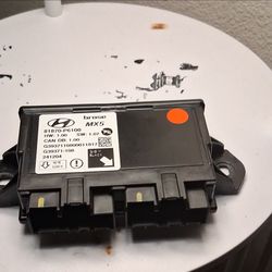 original equipment manufacturer (OEM) Hyundai Power Tailgate / Liftgate Control Module.
