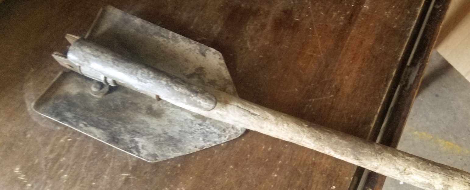 US Army Issue Vietnam airer Shovel With A Spot On The Other Side
