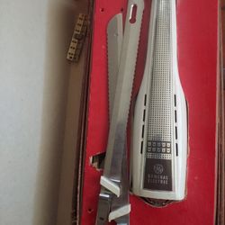 Vintage GE electric slicing knife w/ made in USA .