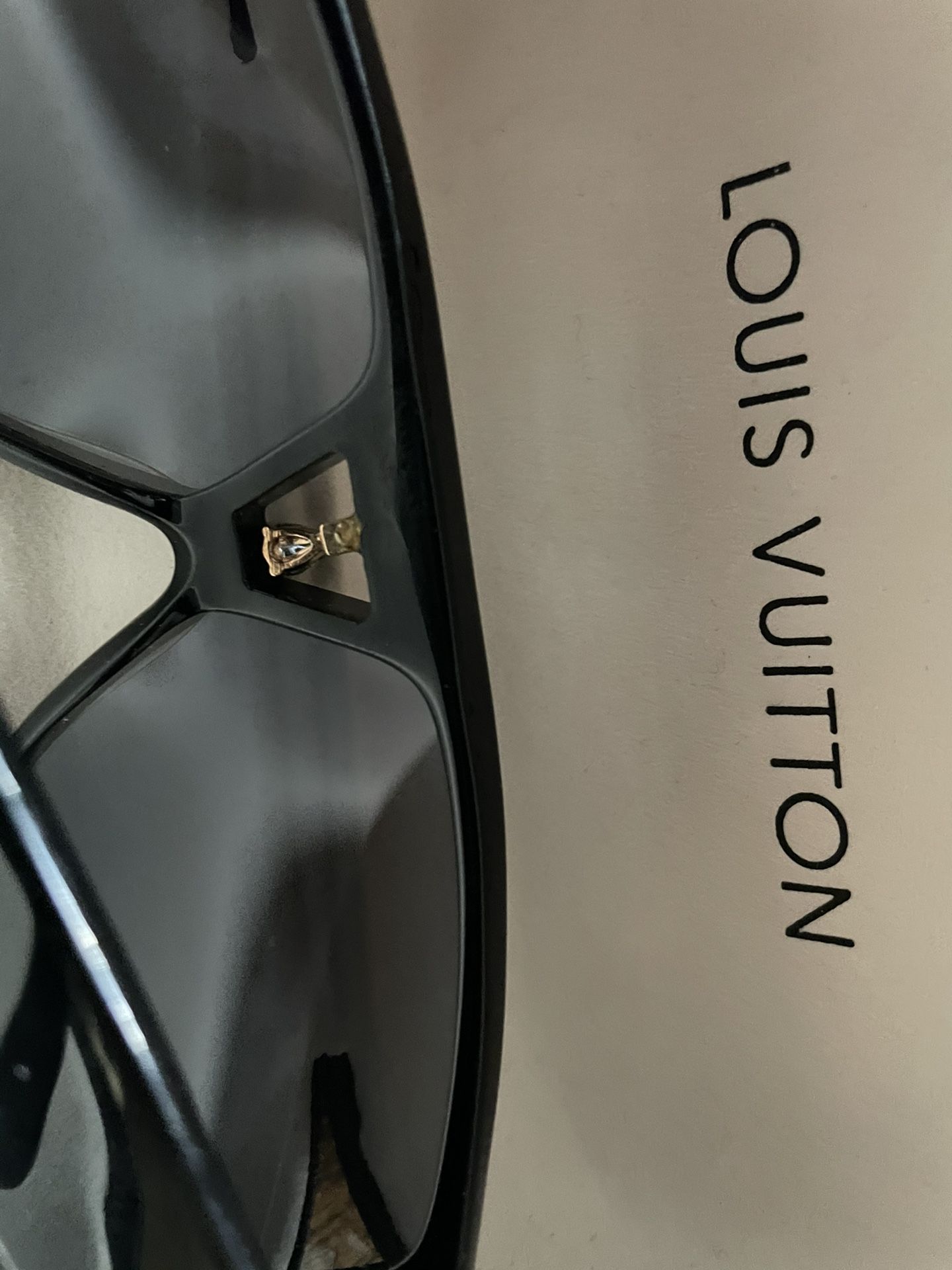 Louis Vuitton FW06 Cream Bindi Shades - Ākaibu Store