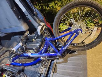 GIANT HALF BIKE ALUMINUM 7SPD $90