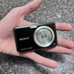 Sony Cyber Shot Compact Digital Camera 